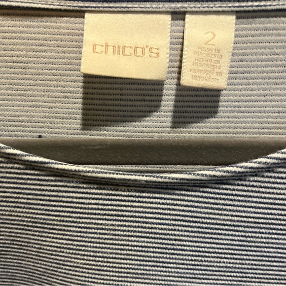 58. WOMENS CHICO’S 2/L DETAIL TOP - Picture 2 of 5